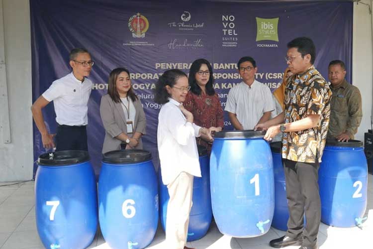 Kadis Dispar DIY, Singgih Raharjo ketika penyerahan bantuans CSR yang disediakan Accor Hotels Yogyakarta.