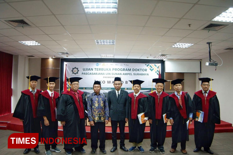 Eko-Wahid-B-meraih-gelar-doktor-di-UIN-Sunan-Ampel-Surabaya-a.jpg