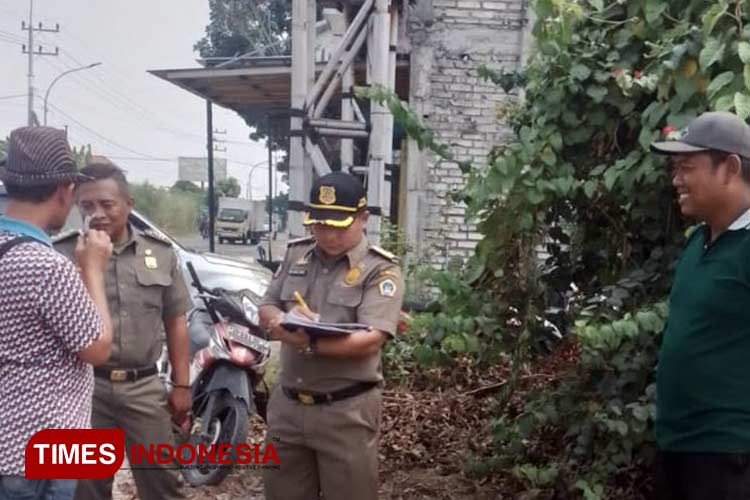 Tak Bisa Tunjukkan Dokumen Perizinan, Satpol PP Gresik Panggil Pemilik Proyek Pengurukan