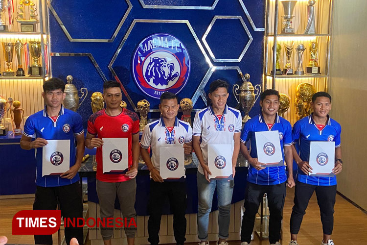 Enam pemain lokal baru yang diperkenalkan Arema FC. (FOTO: Rizky Kurniawan Pratama/TIMES Indonesia)