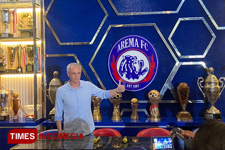 Resmi Ditunjuk Jadi Pelatih Arema FC, Begini Profil Joel Cornelli