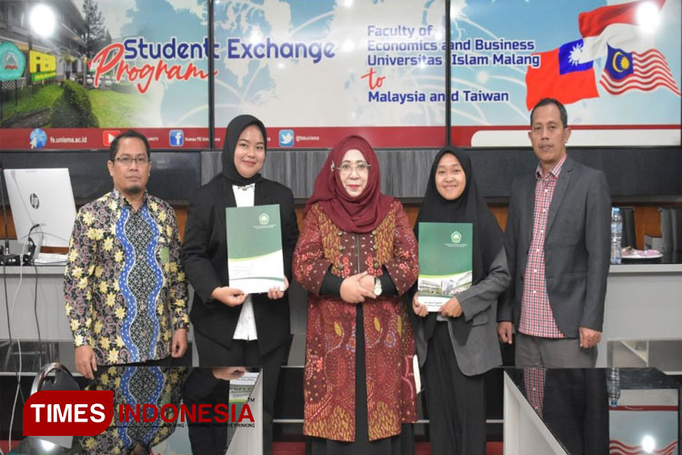 Lutfia Fatma Ningrum (Prodi Perbanan Syariah) dan Berliana Imandari Putri (Prodi Manajemen) mengikuti student exchange ke National Pingtung University (NPTU) Taiwan. (FOTO: AJP TIMES Indonesia)