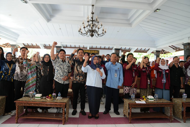 Buka Konferensi Ketua MPK dan OSIS Kabupaten Sleman, Kustini Dorong Pelajar Miliki Jiwa Kepemimpinan