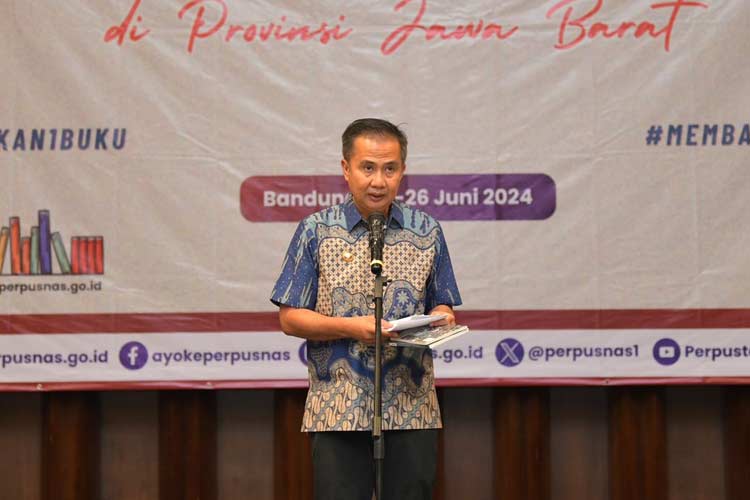 Caption 1 : Penjabat Gubernur Jawa Barat Bey Machmudin menghadiri acara rangkaian kegiatan Gerakan Indonesia Membaca Provinsi Jawa Barat di El Royale Hotel, Kota Bandung, Selasa (25/6/2024). (Foto: Biro Adpim Jabar)