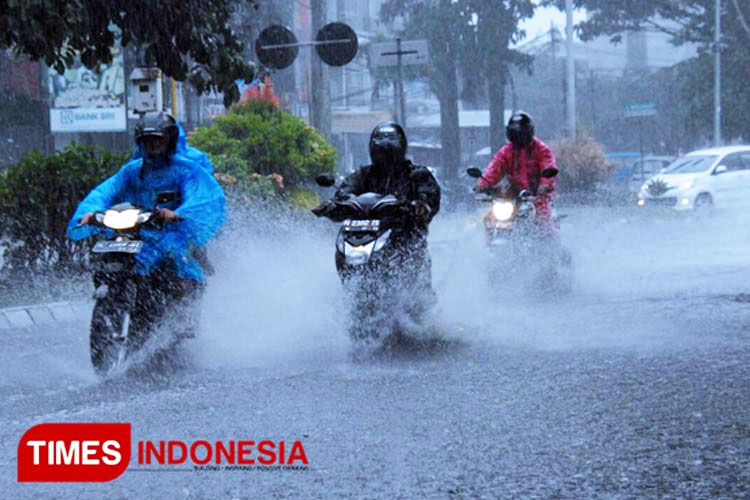 Musim Hujan Tiba, Ini Tips Menghindari Aquaplaning ala Dishub Banyuwangi