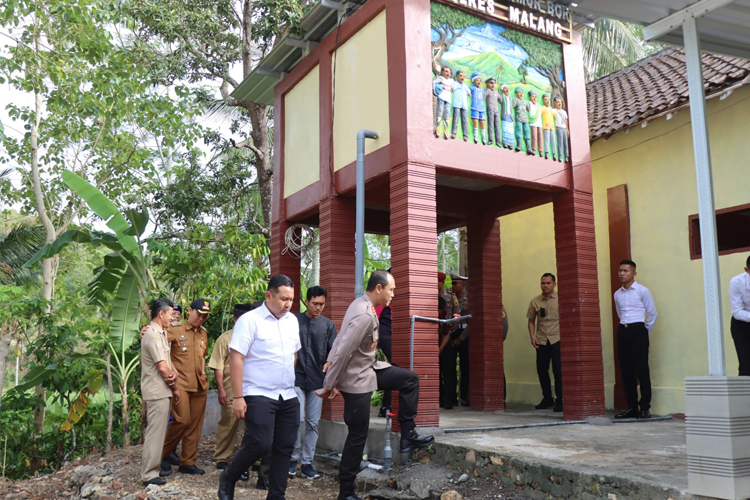 Sambut Hari Bhayangkara ke-78, Polres Malang Bantu Sumur Bor untuk Warga Tiga Desa