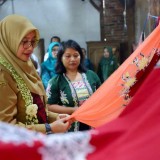 Batik Kinnara Kinnari, Inovasi Kreatif Perempuan Buddhis Banyuwangi Curi Perhatian Pasar Nasional