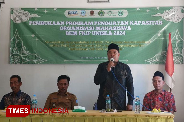 Moh. Nurman, M.Pd., menyampaikan sambutannya dalam acara Pembukaan dan pelepasan Program Penguatan Kapasistas atau PPK ORMAWA FKIP UNISLA 2024 yang di adakan di desa gambuhan kecamatan kalitengah lamongan. Selasa, (25/6/2024).