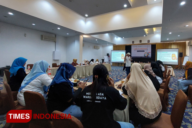 Peserta dari purna Imigran atau TKI yang mengikuti kelas pemasaran Online Bagi UMKM pada Workshop MADE IN INDONESIA. (Foto : Anggara Cahya/TIMES Indonesia)