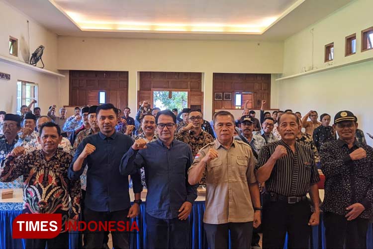 FKKD Pacitan saat deklarasikan dukungan Rakhman Wijayanto maju sebagai Bacawabup pada Pilkada 2024.(FOTO: Yusuf Arifai/TIMES Indonesia)
