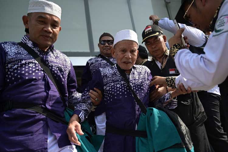 Jemaah haji Indonesia berangkat menuju bandara king Abdul Aziz Jeddah. (Foto: MCH 2024 Kemenag RI)