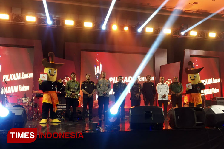 KPU Kabupaten Madiun memperkenalkan ingle dan maskot Pilkada 2024 ke publik. (Foto: Yupi Apridayani/TIMES Indonesia)