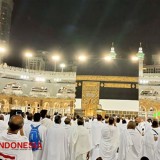 PPIH Mendampingi Jemaah yang Belum ke Masjidil Haram untuk Berdoa di Depan Ka’bah