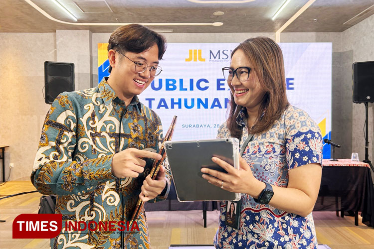 Direktur PT Multisarana Intan Eduka Tbk, Dr. Ian Griffin Prawiromaruto (kiri) usai paparan public expose di Yello Hotel Jemursari Surabaya, Jumat (28/6/2024). (FOTO: Lely Yuana/TIMES Indonesia)