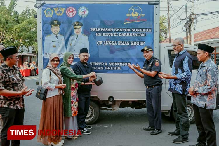 Pelepasan komuditas songkok ke Brunei Darussalam (Foto: Akmal/TIMES Indonesia)