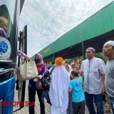 Momen Ribuan Jemaah Haji Disambut Tangis Bahagia Keluarga Saat Tiba di Kota Malang