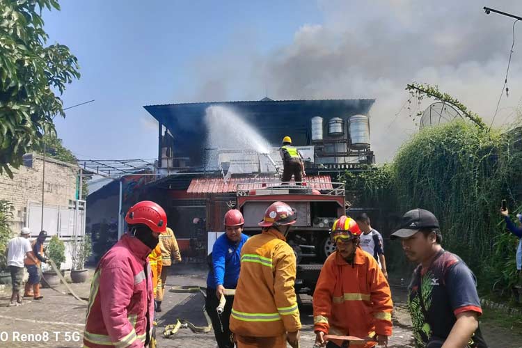 Kebakaran yang terjadi di Salah satu tempat gym dan spa di Kecamatan Blimbing Kota Malang, Sabtu (29/6/2024). (Foto: Damkar Kota Malang for TIMES Indonesia)