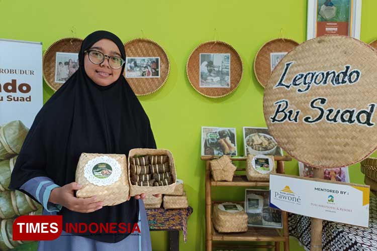 Ernalia Masly, generasi ke-3 penerus pembuat makanan tradisional Legondo. (Foto: Hermanto/TIMES Indonesia)