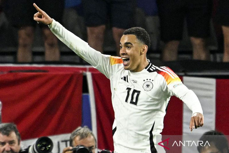 Gelandang Jerman Jamal Musiala merayakan gol yang dicetaknya pada pertandingan 16 besar Piala Eropa 2024 melawan Denmark di BVB Stadium, Dortmund, Sabtu (29/6/2024). (FOTO: ANTARA/AFP/INA FASSBENDER)