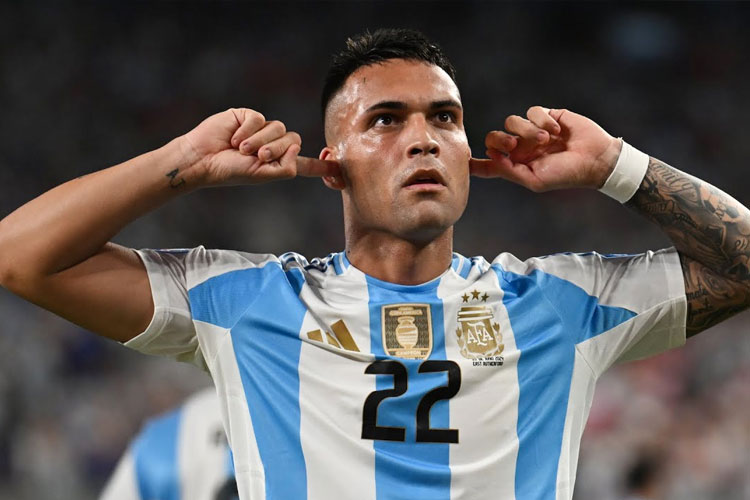 Lautaro Martinez Cetak Dua Gol saat Argentina Tundukkan Peru