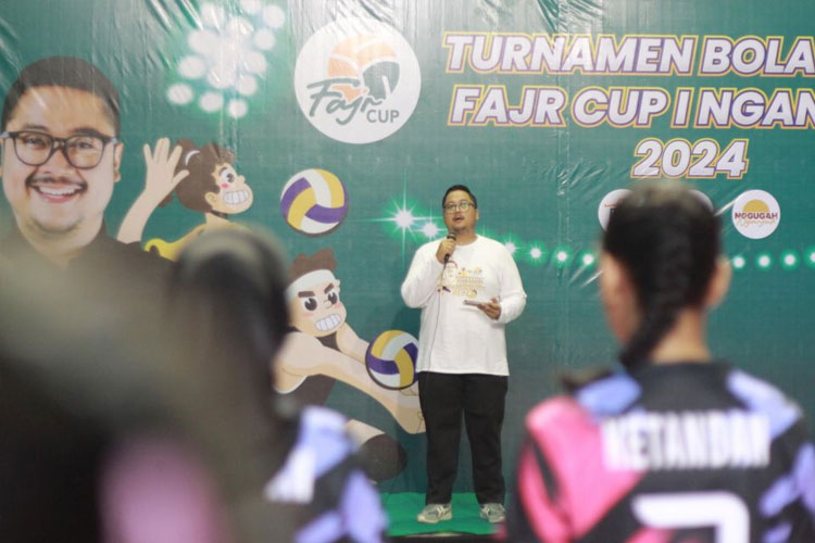 Cabup Nganjuk Aushaf Fajr menutup Turnamen Bola Voli Fajr Cup I 2024 di Gedung Juang 45 Nganjuk, Minggu (30/6/2024).(Dok.Fajr Cup)