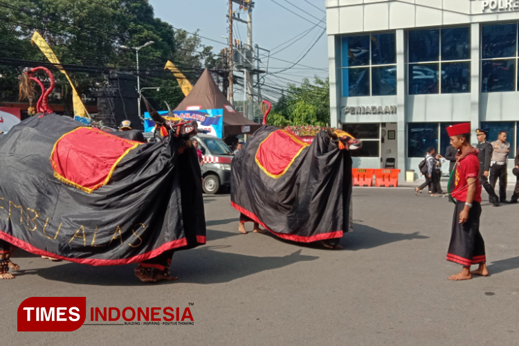 Hari Bhayangkara ke-78 di Polresta Malang Kota Meriah, Disambut Kesenian Bantengan
