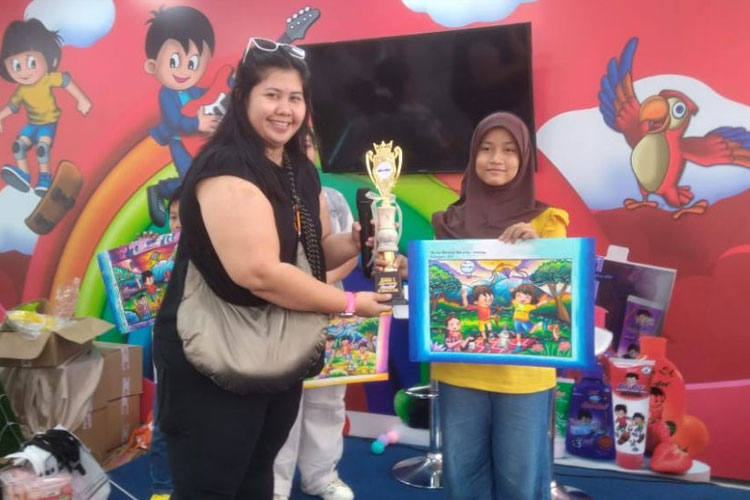 Dee-Dee Membawa Keceriaan dan Bertabur Hadiah saat di Ajang Jakarta Fair 2024.
