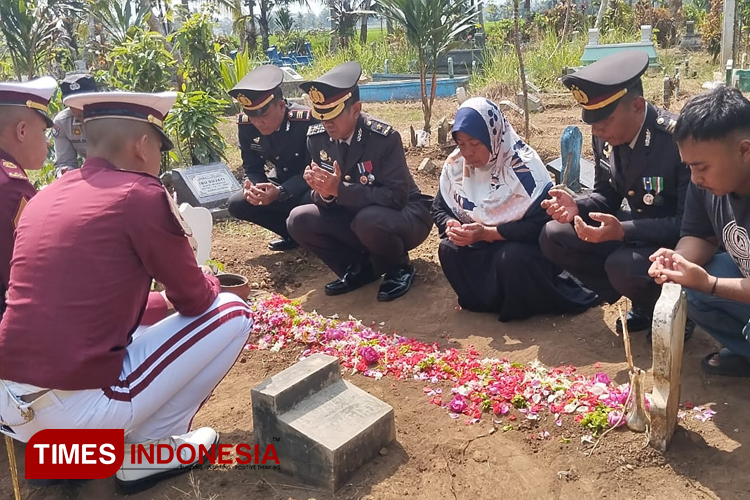 Hari Bhayangkara ke-78, Ziarah Makam Korban Kanjuruhan hingga Kejutan TNI-Forkopimda
