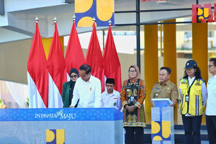 Presiden RI Jokowi Resmikan Pembangunan, Rehabilitasi dan Renovasi Sarana dan Prasarana Pendidikan di Kalteng