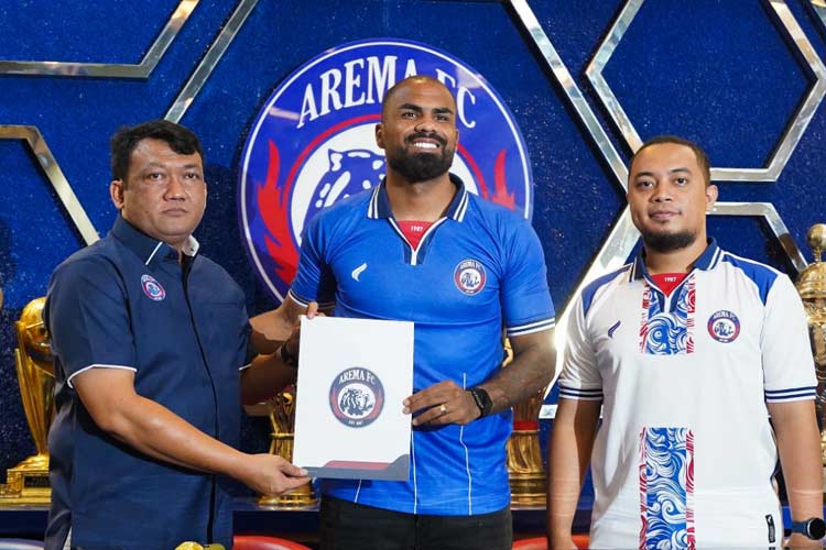 Pemain asing Arema FC, Thales Lira saat diperkenalkan. (Foto: Dok. Arema FC for TIMES Indonesia)