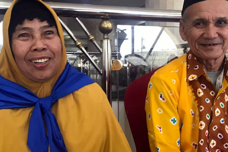 Raymini (57 tahun) dan suaminya dari Kabupaten Ogan Komering Ulu Timur, Sumatera Selatan. (Foto: MCH 2024 Kemenag RI)