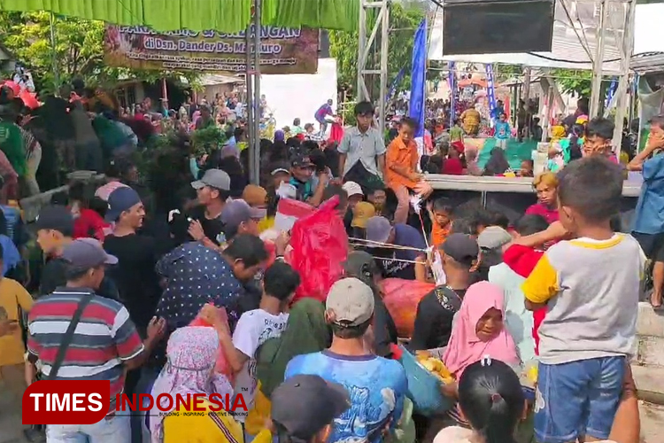 Sedekah Bumi, Masyarakat Desa Manduro Jombang Antusias Berebut Tumpeng