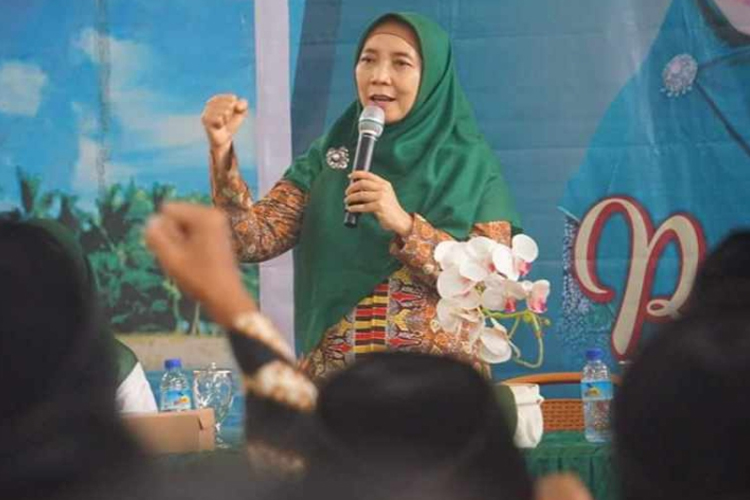 Bakal calon Gubernur NTB Hj Sitti Rohmi Djalilah diprediksi pengamat akan memenangkan Pilkada NTB 2024.(FOTO: Relawan Rohmi JIlbab Ijo)