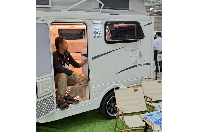 Produsen Rooftop Tent Asal Bondowoso Belajar Hingga ke Jepang 