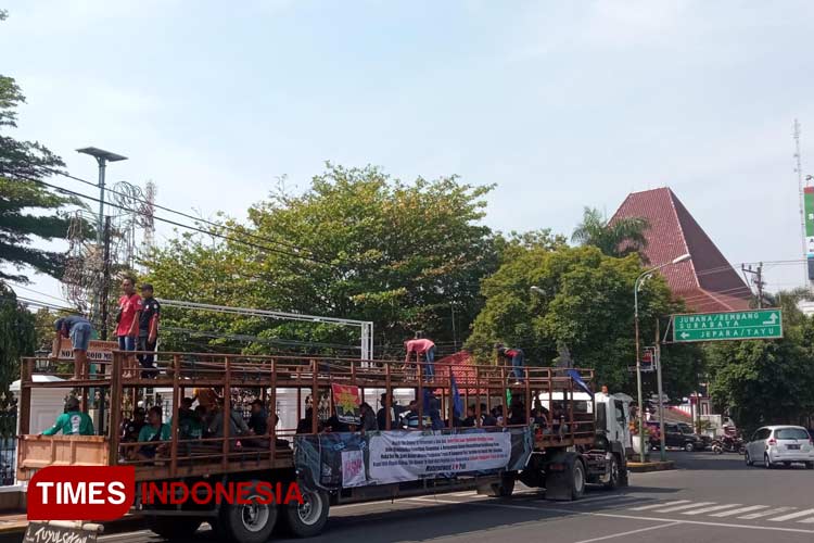 Paguyuban Supir Pati meminta haknya dibuatkan tempat parkir yang aman dan nyaman tanpa khawatir aksi pencurian yang marak terjadi (Foto: Ihza Fajar Azhari/TIMES Indonesia)