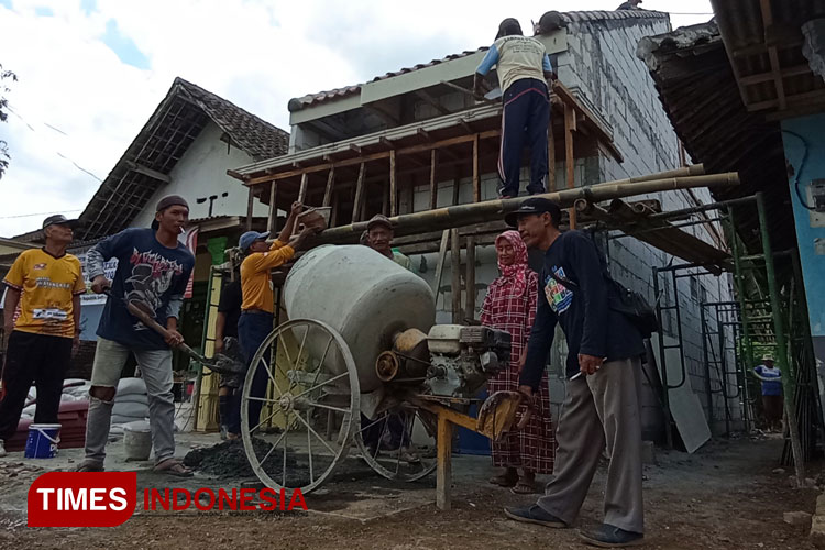 Siti Aisyah, Pemilah Sampah yang Rumahnya Direnovasi Total Warga Shiddiqiyah Malang