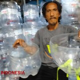 Lestarikan Lingkungan, Warga Kota Tasikmalaya Sulap Botol Plastik Jadi Media Tabulapot