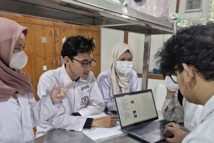 Mahasiswa UB Teliti Ekstrak Serai dan Cengkeh Untuk Obati Scabies pada Ternak