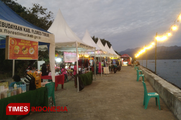 Mini Festival Titik Kumpul di Kota Larantuka untuk meningkatkan ekonomi kreatif masyarakat.(FOTO:Habibudin/TIMES Indonesia)