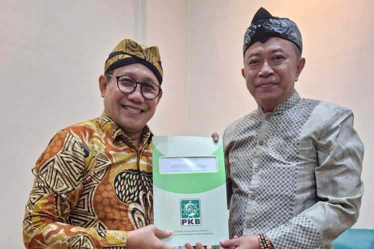 Ra Hamid menerima langsung rekomendasi sebagai calon bupati Bondowoso pada Pilkada 2024 (FOTO: Haryono for TIMES Indonesia)