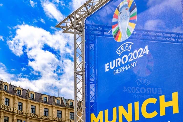 Pertandingan Sepak Bola Eropa UEFA di Munich. (FOTO/iStockphoto)