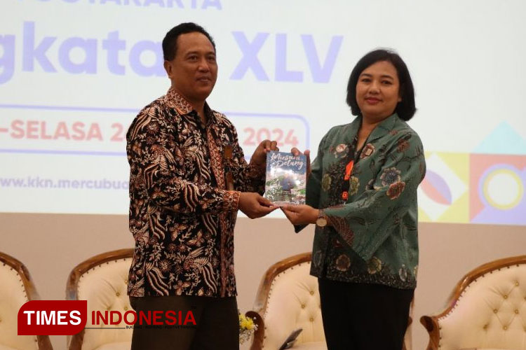 Rektor UMBY, Dr Ir Agus Slamet, STP MP MCE ketika Launching 419 Sertifikat Hak Cipta Luaran Buku Laporan KKN-PPM. (FOTO: AJP TIMES Indonesia)