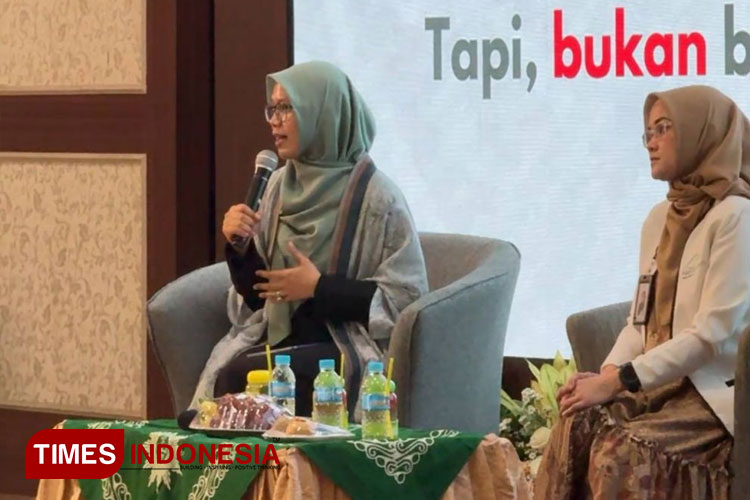 dr. Fitri saat menyampaikan materinya di gedung Pancasila Kota Batu. (FOTO: AJP TIMES Indonesia)