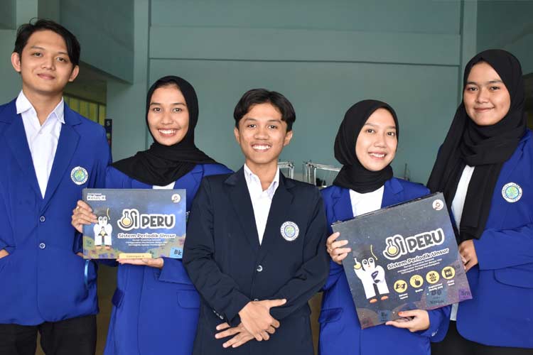 Tim PERU UM pengembang media pendidikan inklusif untuk pembelajaran kimia. (foto: dok Peru UM)