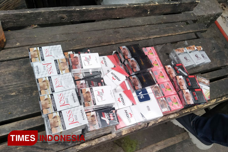 rokok-ilegal-ini-di-toko-kelontong-2.jpg