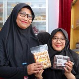 Bupati Banyuwangi Apresiasi Semangat UMKM Kue Kacang Berikan Peluang Kerja Pasien ODGJ