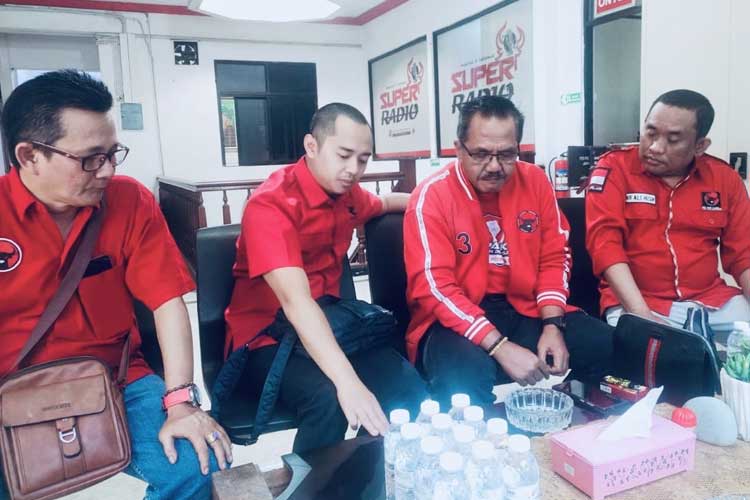 Zulmi Noor Hasani saat menghadiri undangan DPD PDIP Jawa Timur. (Foto: Nur Ali for TIMES Indonesia)