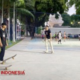 Asyiknya Bermain Skateboard di Taman Blambangan Banyuwangi