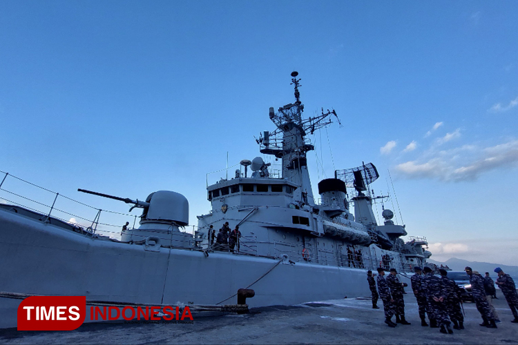 Tiga KRI, Helikopter, dan Pesawat Udara Tiba di Banyuwangi, Ada Apa?