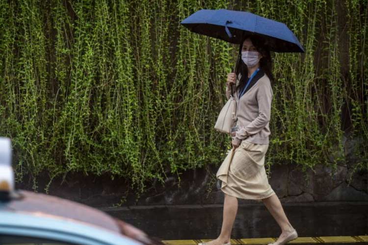 Badan Meteorologi, Klimatologi dan Geofisika (BMKG) memprediksi hujan masih akan menguyur sebagian wilayah Indonesia, pada Minggu (7/7/2024) hari ini. (ANTARA FOTO/Erlangga Bregas Prakoso)